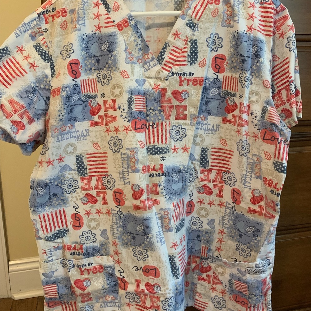 Size large scrub top